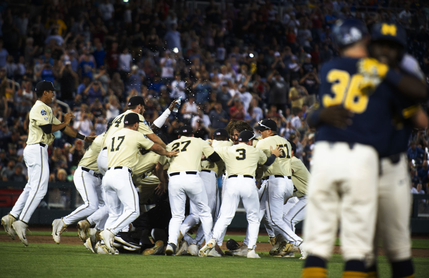 College World Series Championship, 6.26